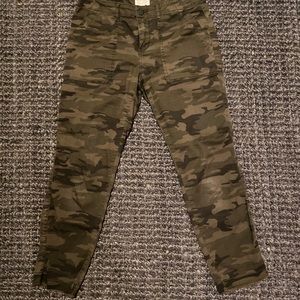 Sanctuary Cropped Pants Camouflage